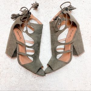 Qupid taupe strappy bootie size 8